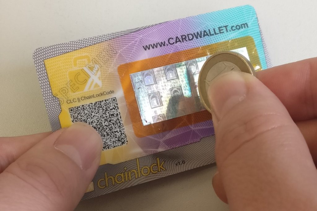 Scratching off the security Seal of the Coinfinity Card Wallet
