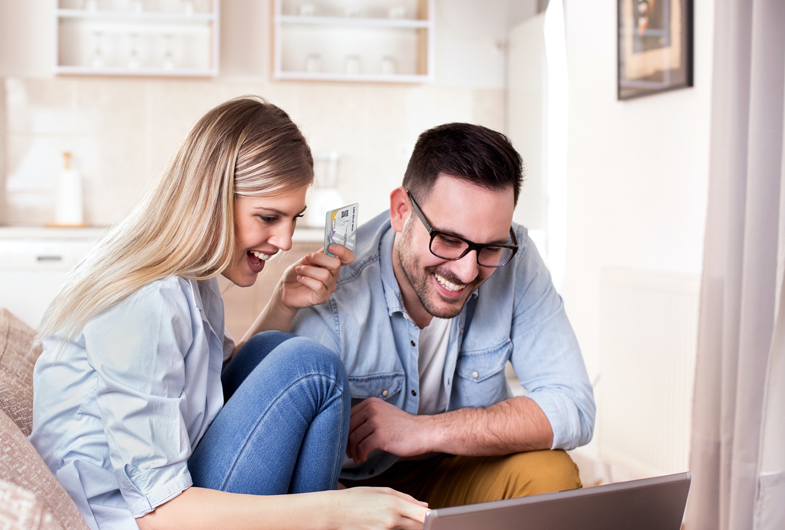 Couple using Card Wallet